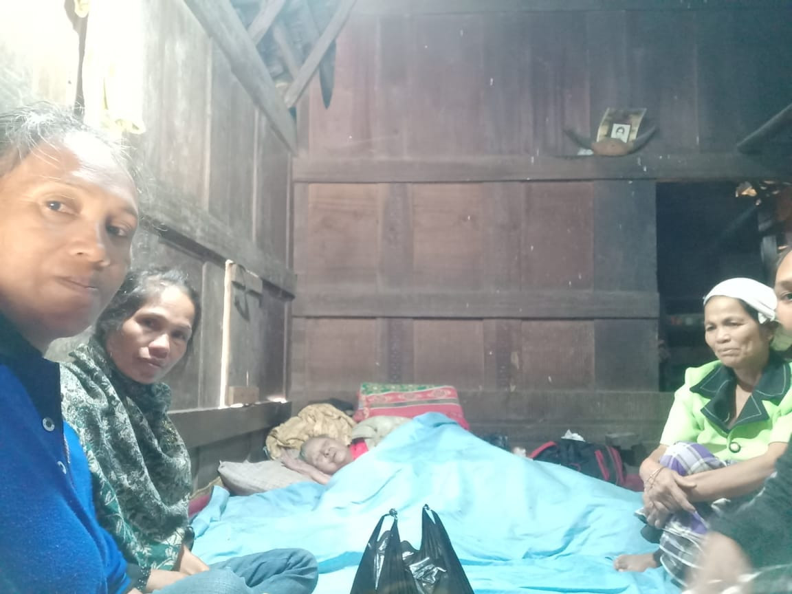 Membesuk Keluarga yang sakit